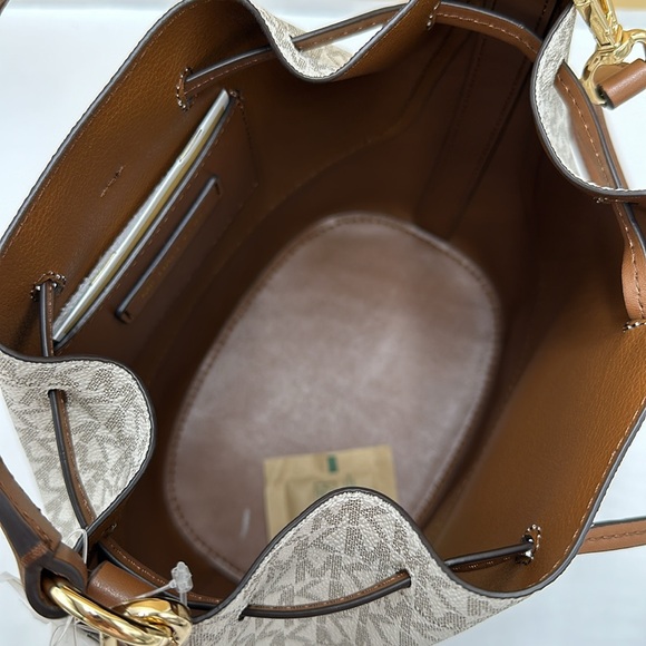 Michael Kors Reed Medium Belted Bucket Messenger Crossbody Handbag Vanilla MK - Picture 10 of 15